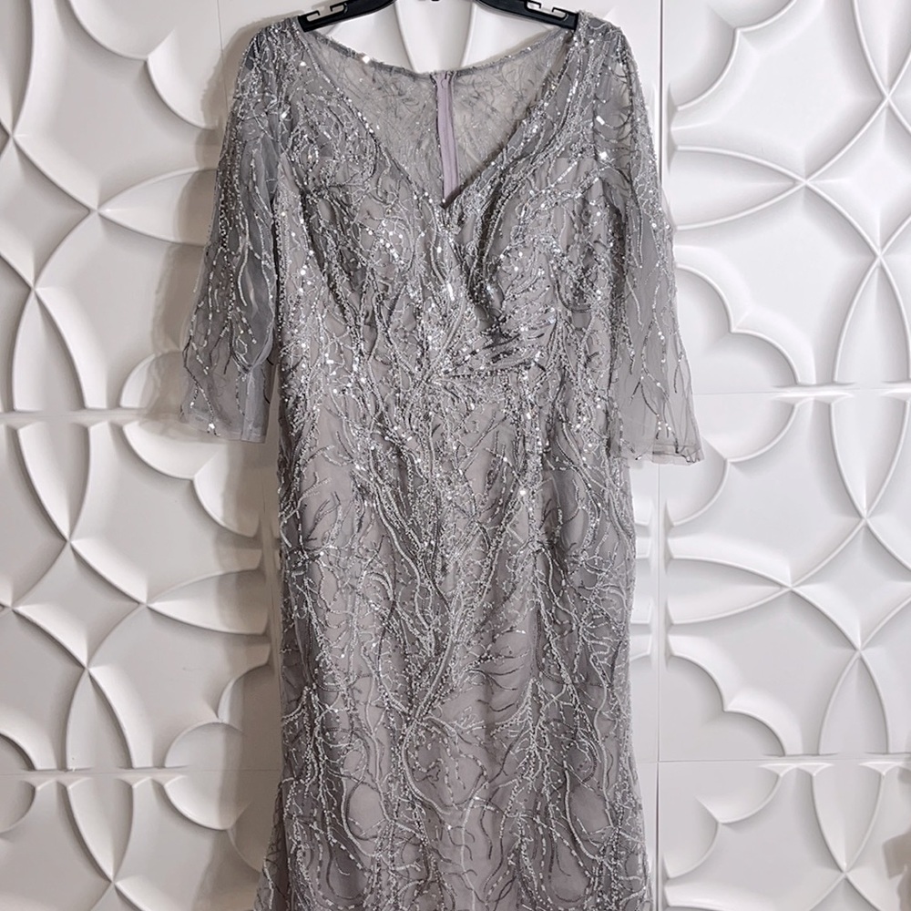 NEW La femme beaded lace mermaid gown dress lavender grey sz 12.  (87)
